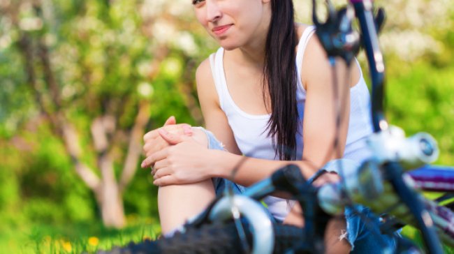 Cyklistika, úrazy a slunce? Pozor na krémy, některé na slunci škodí.